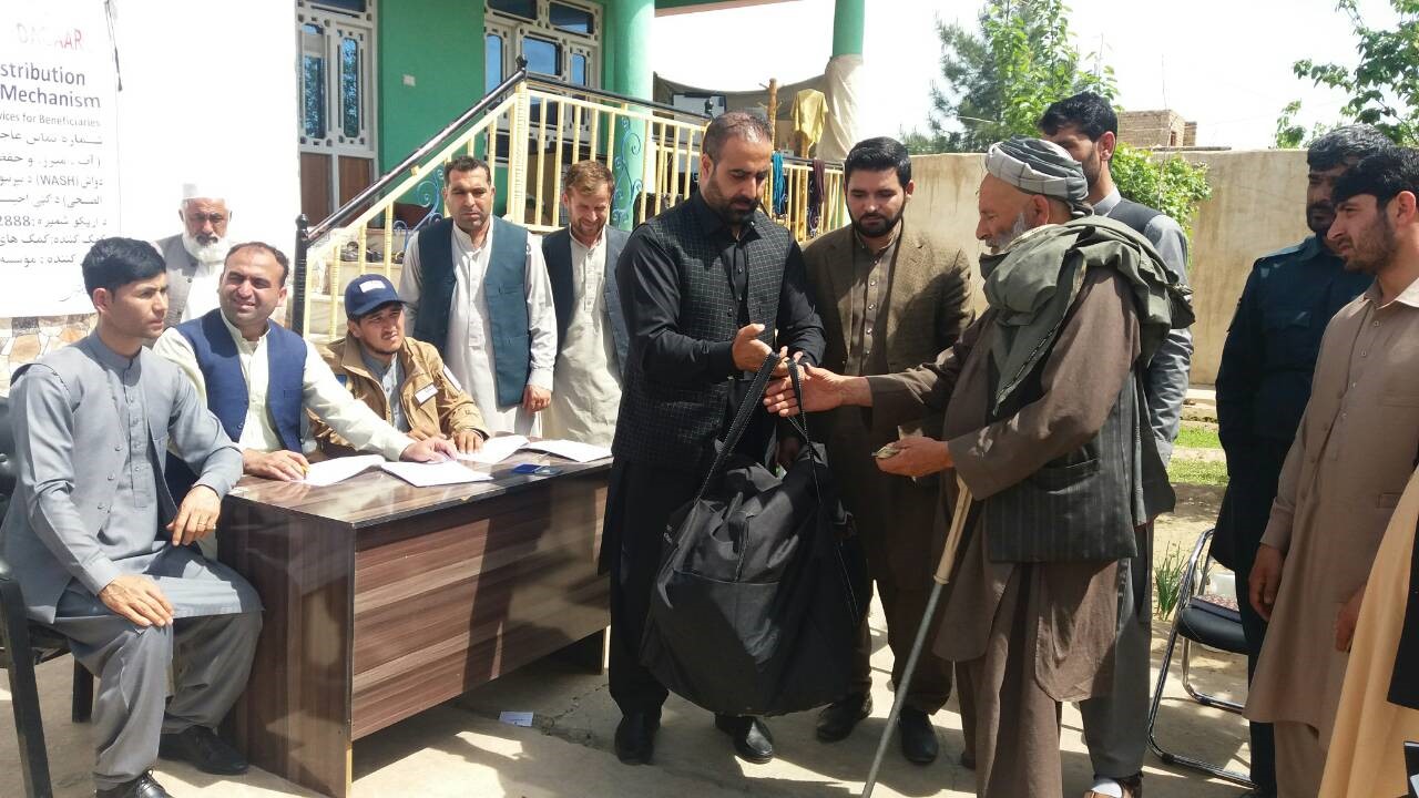 ریاست امور مهاجرین ولایت کندز 149 فامیل بیجا شده را کمک نمود 