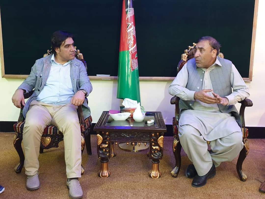 ننګرهار کې بې ځايه شويو کورنيو سره بشري او خپلو سيمو ته د هغوي د لېږد په موخه مرستې پيلېږي