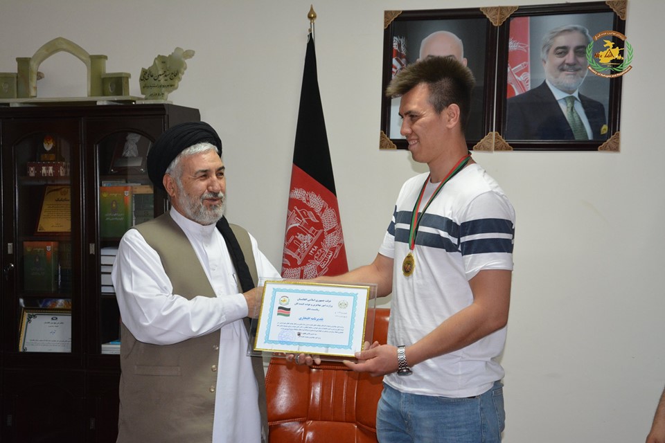 وزارت امور مهاجرین وعودت کنندگان از تیم منتخب کیک بوکس مهاجرین تقدید نمود