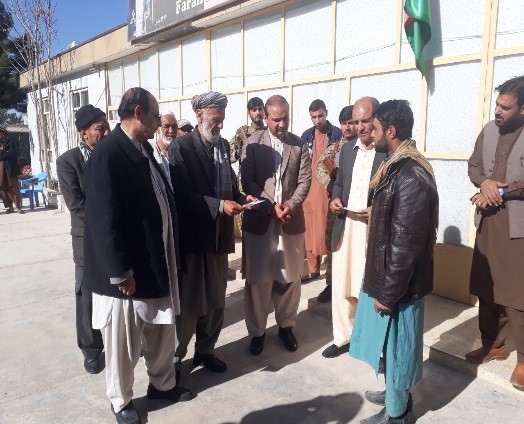 برای ۲۴۶ فامیل در فراه پول نقد توزیع شد