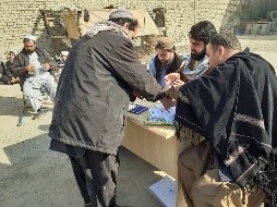 برای۸۱ فامیل عودت کننده در قندهار مساعدت نقدی صورت گرفت