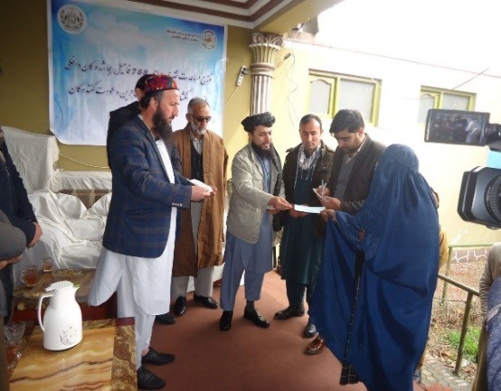 برای بیجاشده گان در تخار مساعدت نقدی صورت گرفت