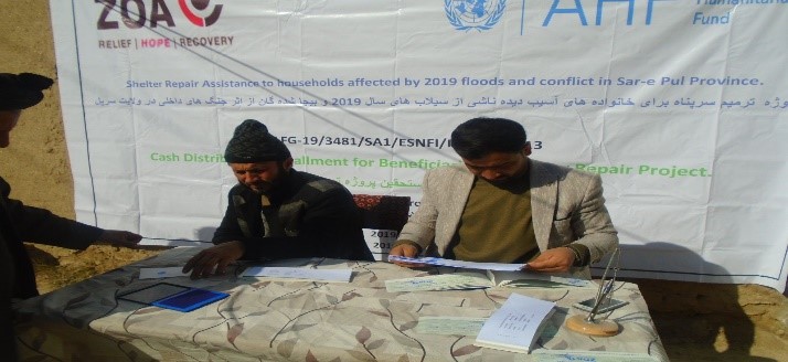 بیجاشده گان متضرر از سیلاب در سرپل پول دریافت نمودند