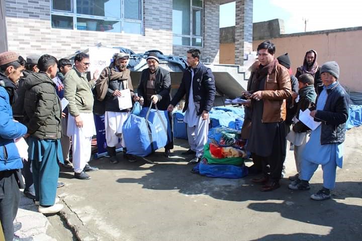 برای ۴۲ خانواده عودت کننده دارای نیازمندی خاص در غزنی مساعدت غیرغذایی صورت گرفت