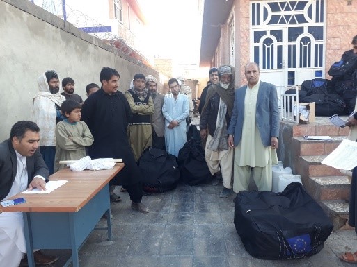 برای ۶۰ فامیل در فراه بسته صحی توزیع شد