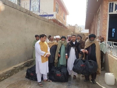 فراه کې بېځايه شوو کورنيوسره دروغتيايي کڅوړ مرسته وشوه