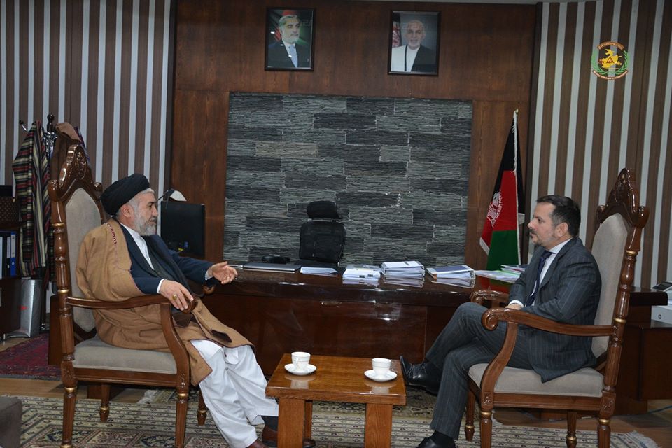 وزیر امور مهاجرین در رابطه به شهرک قالین بافان ولایت بلخ با سرپرست وزارت صنعت و تجارت گفتگو کرد