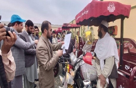 برای 15 تن عودت کننده در لغمان موترسایکل زرنج توزیع شد