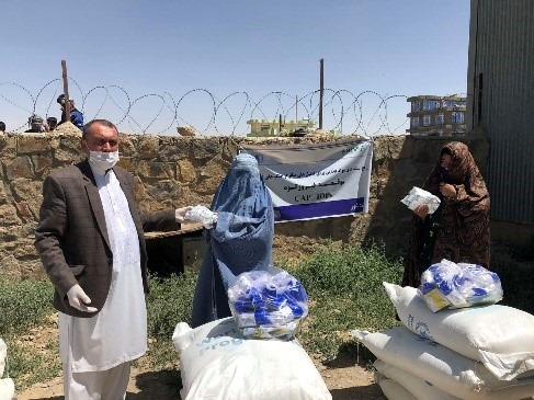 ۱۲۳ فامیل بیجاشده درغور مساعدت غذایي دریافت نمودند