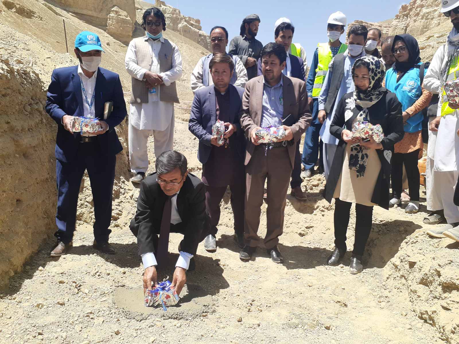 سنگ تهداب یک مکتب روز سه شنبه، 7 اسد سال روان در بامیان گذاشته شد