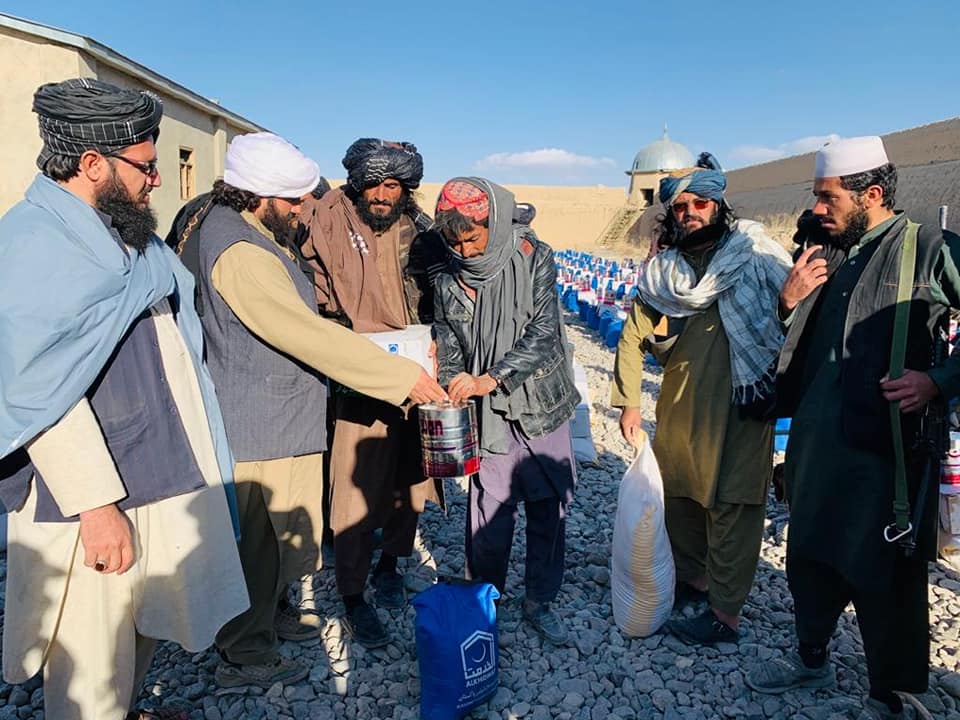 به صد ها خانواده بیجاشده و نیازمند در ولایت پکتیکا مواد غذایی مساعدت شد